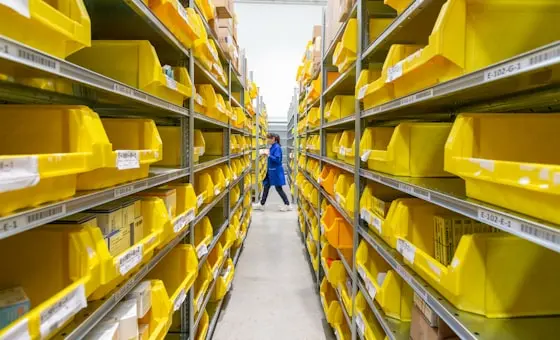 Corredor de estoque de um centro de distribuição